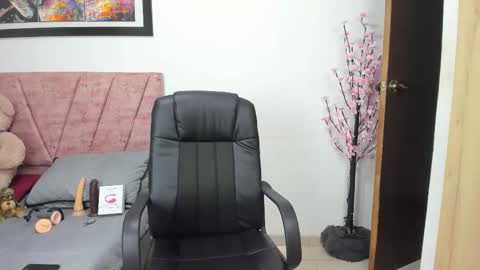 Valery online show from November 2025 04:41:02 PM