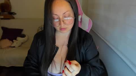 Snapshot of valeryvass_07 chatting on September 2025 12:33:02 AM My name is Valery... Nice to meet you thumb up me please its important online show from September 2025 12:33:02 AM