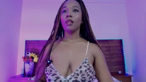 Snapshot of valeska_rousee chatting on June 2026 05:28:02 PM Valeska online show from June 2026 05:28:02 PM