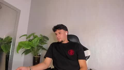 Snapshot of valetino_stonee chatting on May 2026 08:40:02 PM Valentino online show from May 2026 08:40:02 PM
