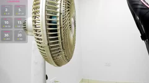 valkiiriaa_ online show from November 2025 03:16:02 AM