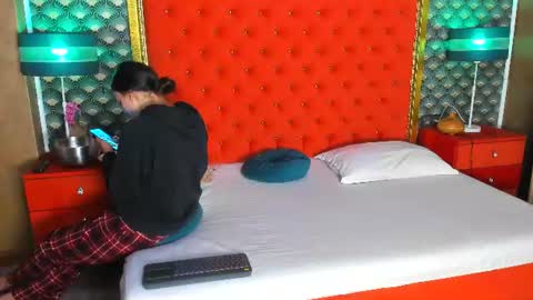 Valerie Val V online show from July 2026 05:17:01 PM