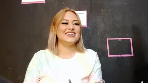 Snapshot of vallery_doll chatting on February 2025 09:13:01 PM Valerie online show from February 2025 09:13:01 PM