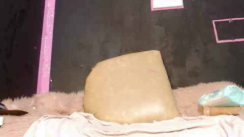 Snapshot of vallery_doll chatting on February 2025 02:14:02 AM Valerie online show from February 2025 02:14:02 AM