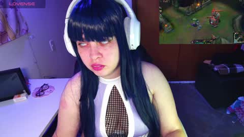 Snapshot of vallolet1_ chatting on January 2025 10:06:01 PM Im Violet online show from January 2025 10:06:01 PM
