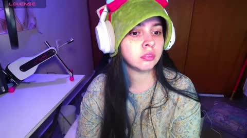 Snapshot of vallolet1_ chatting on January 2025 05:42:01 AM Im Violet online show from January 2025 05:42:01 AM