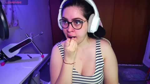 Snapshot of vallolet1_ chatting on February 2025 12:00:02 AM Im Violet online show from February 2025 12:00:02 AM