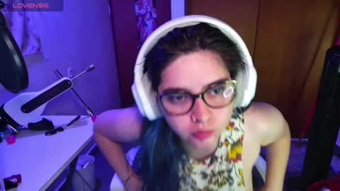 Snapshot of vallolet1_ chatting on February 2025 02:18:01 AM Im Violet online show from February 2025 02:18:01 AM