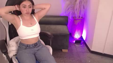 vallolett__ online show from November 2025 06:51:01 PM