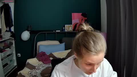 Snapshot of valorant_girl chatting on May 2026 03:19:01 PM Little Devil online show from May 2026 03:19:01 PM