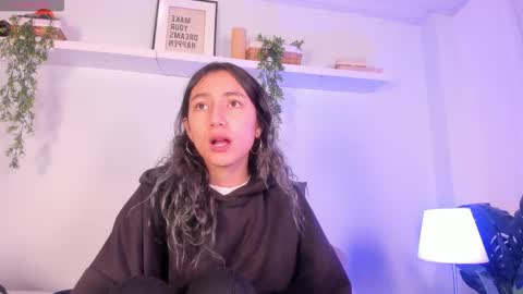 vamp  online show from November 2025 09:30:02 PM