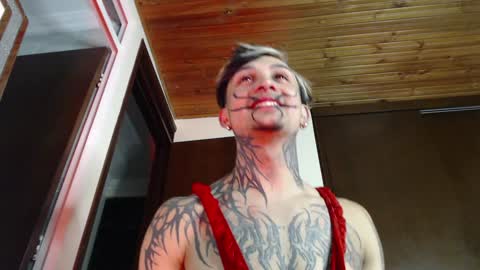 david guzman i model independenthelp me with a thumbs up online show from January 2025 12:25:01 AM