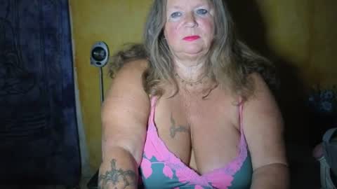 Snapshot of vampwoman chatting on June 2026 04:57:01 AM vampwoman online show from June 2026 04:57:01 AM
