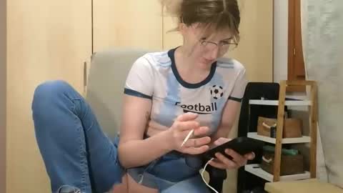 Snapshot of vanda26 chatting on November 2025 05:18:02 AM Vanda online show from November 2025 05:18:02 AM