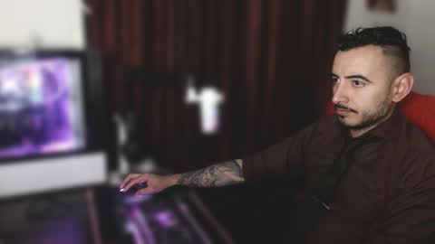 vanderheyl online show from February 2026 03:33:01 AM