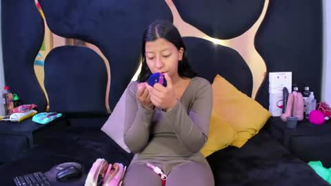 Snapshot of vanelin18 chatting on July 2026 02:44:01 PM Vane online show from July 2026 02:44:01 PM