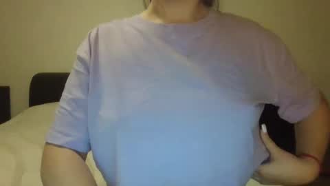 Snapshot of vanesajewel chatting on March 2025 08:40:01 PM VanesaJewel online show from March 2025 08:40:01 PM