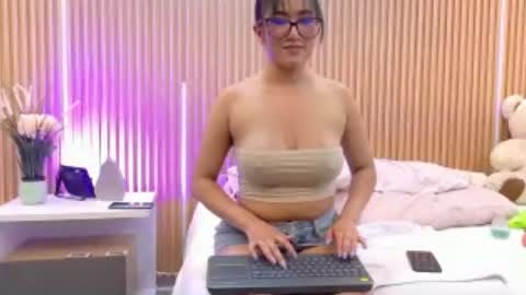 Snapshot of vanessa_fx chatting on July 2026 10:14:02 PM Vanessa online show from July 2026 10:14:02 PM