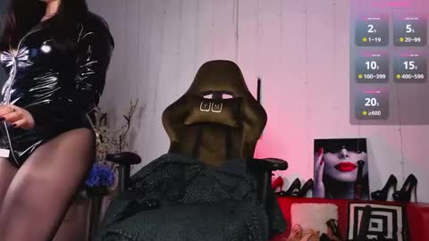 Vanessa online show from April 2026 09:01:02 PM