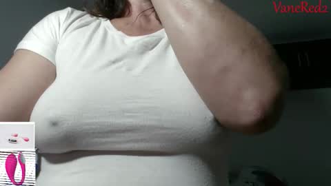 Snapshot of vanessared2 chatting on April 2026 02:20:01 AM Vanesared2 online show from April 2026 02:20:01 AM