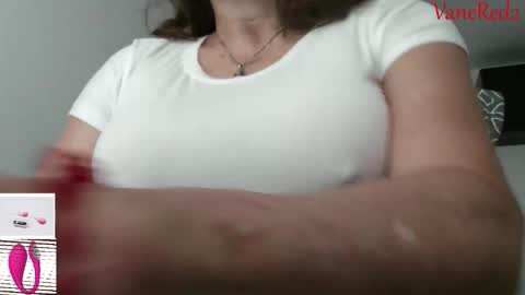 Snapshot of vanessared2 chatting on May 2026 11:07:01 AM Vanesared2 online show from May 2026 11:07:01 AM
