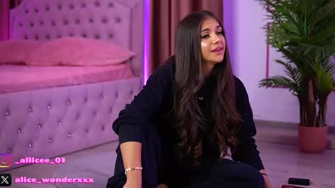 Snapshot of vanessasimon chatting on November 2025 06:16:02 AM Vanessa Simon online show from November 2025 06:16:02 AM