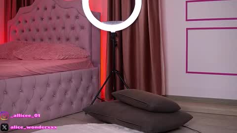 Snapshot of vanessasimon chatting on November 2025 06:47:02 AM Vanessa Simon online show from November 2025 06:47:02 AM