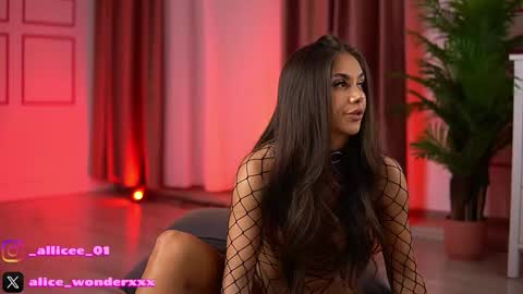 Snapshot of vanessasimon chatting on November 2025 06:30:02 AM Vanessa Simon online show from November 2025 06:30:02 AM