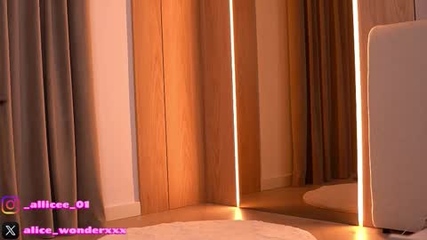 Vanessa Simon online show from March 2026 06:10:01 AM