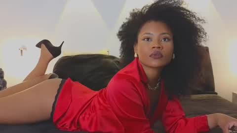 Snapshot of vanestrauss chatting on January 2025 08:22:02 PM New account follow me online show from January 2025 08:22:02 PM