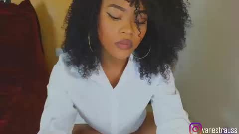 Snapshot of vanestrauss chatting on November 2025 08:18:02 PM New account follow me online show from November 2025 08:18:02 PM