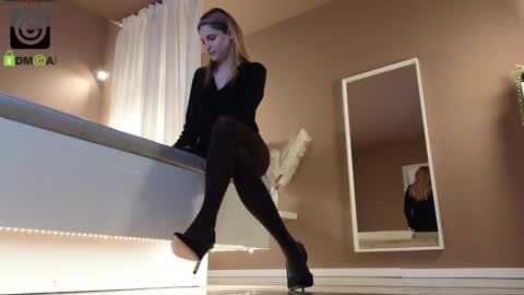 Laura online show from January 2026 08:33:01 PM