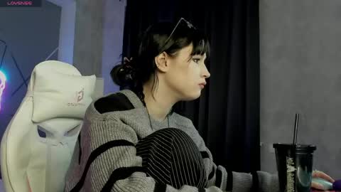 Mia online show from May 2026 07:59:02 AM