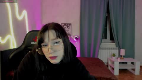 Mia online show from May 2026 07:24:02 AM