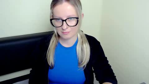 Mia online show from September 2025 06:24:02 AM