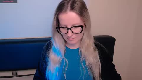 Mia online show from October 2025 08:05:02 AM