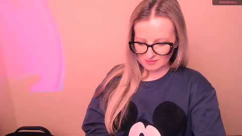 Mia online show from February 2026 05:25:01 AM