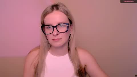 Mia online show from May 2026 12:22:01 PM