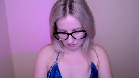 Mia online show from May 2026 04:48:02 PM