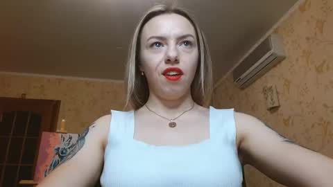 VanillaMuffin online show from November 2025 01:43:01 PM