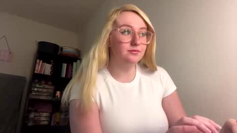 vanillapuddingpie online show from January 2025 05:20:01 PM