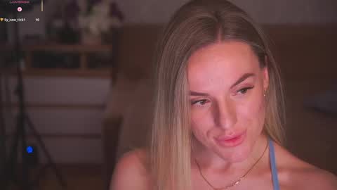 Snapshot of vanille_mystery chatting on May 2026 09:33:02 PM Sophie online show from May 2026 09:33:02 PM
