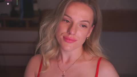 Snapshot of vanille_mystery chatting on May 2026 09:31:02 PM Sophie online show from May 2026 09:31:02 PM