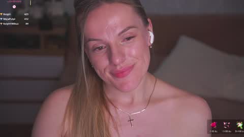 Snapshot of vanille_mystery chatting on May 2026 01:57:16 AM Sophie online show from May 2026 01:57:16 AM