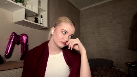 Monika online show from January 2026 01:02:01 PM