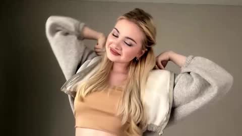 Monika online show from February 2026 01:07:01 PM