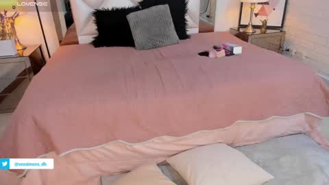 Snapshot of veesimons_dh chatting on December 2024 11:26:02 PM Vee Simons online show from December 2024 11:26:02 PM