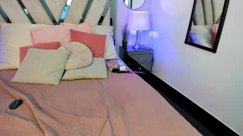 Snapshot of veesimons_dh chatting on January 2025 04:43:02 PM Vee Simons online show from January 2025 04:43:02 PM