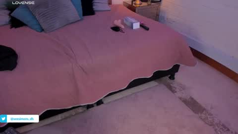 Snapshot of veesimons_dh chatting on January 2025 10:58:02 PM Vee Simons online show from January 2025 10:58:02 PM