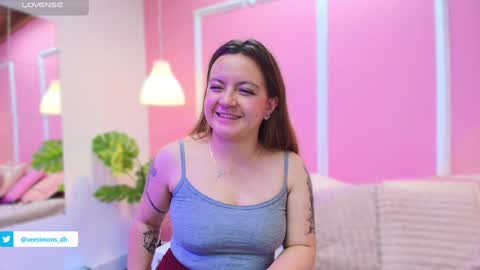 Snapshot of veesimons_dh chatting on January 2025 08:03:01 AM Vee Simons online show from January 2025 08:03:01 AM